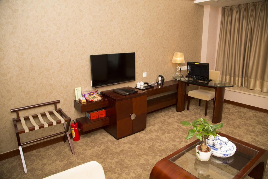 Long Zhou Grand Hotel Guangzhou Room photo