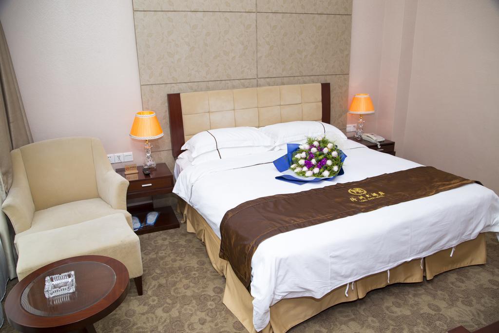 Long Zhou Grand Hotel Guangzhou Room photo