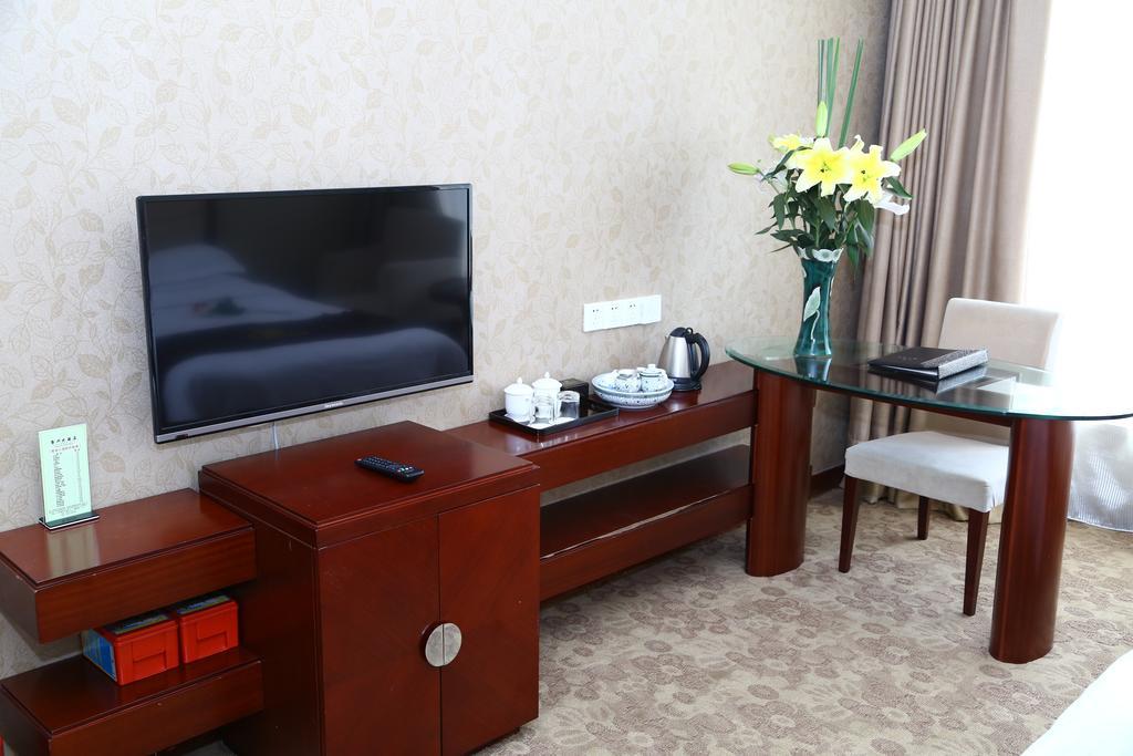 Long Zhou Grand Hotel Guangzhou Room photo